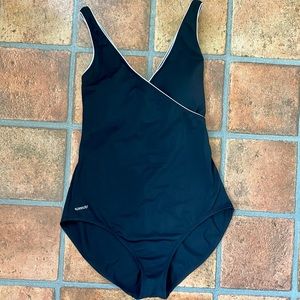 Speedo envoltura one piece swimsuit women’s 16
